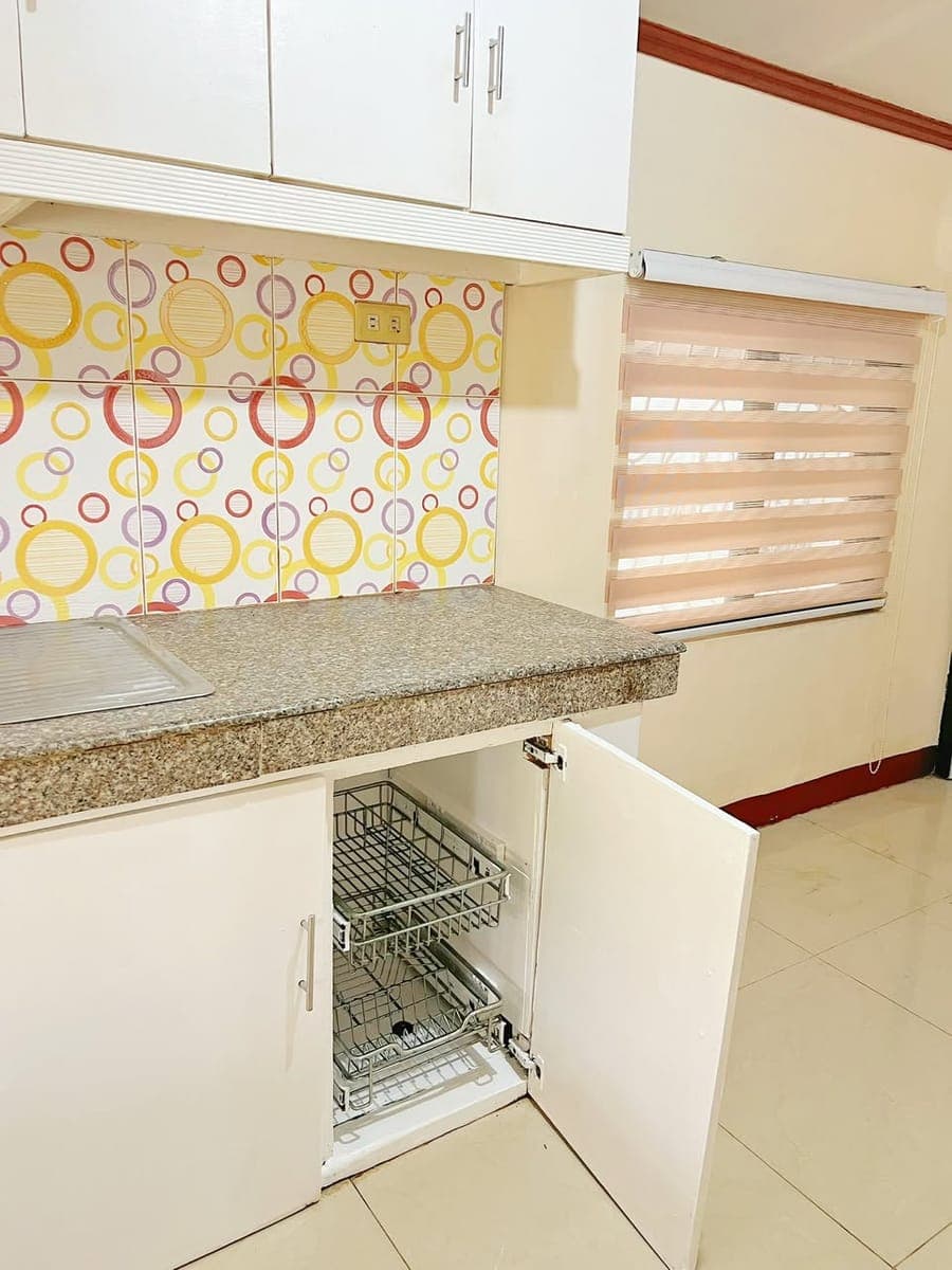 Bungalow House for Rent – 2 Bedrooms | Quiet, Guarded Neighborhood - photo 3