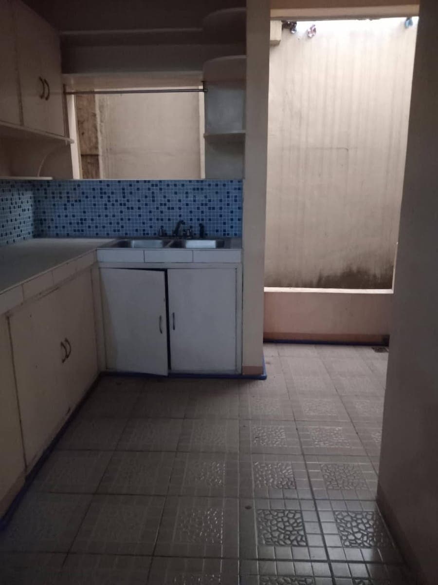 FOR RENT 2 ROOM AND 2 TB, MOTOR PARKING, FLOOD FREE. VERAVILLE DONA MANUELA PAMPLONA 3 LAS PINAS CIT... - photo 1