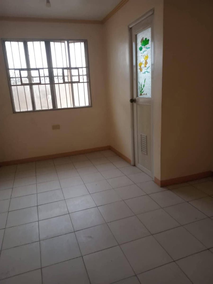 FOR RENT 2 ROOM AND 2 TB, MOTOR PARKING, FLOOD FREE. VERAVILLE DONA MANUELA PAMPLONA 3 LAS PINAS CIT... - photo 4
