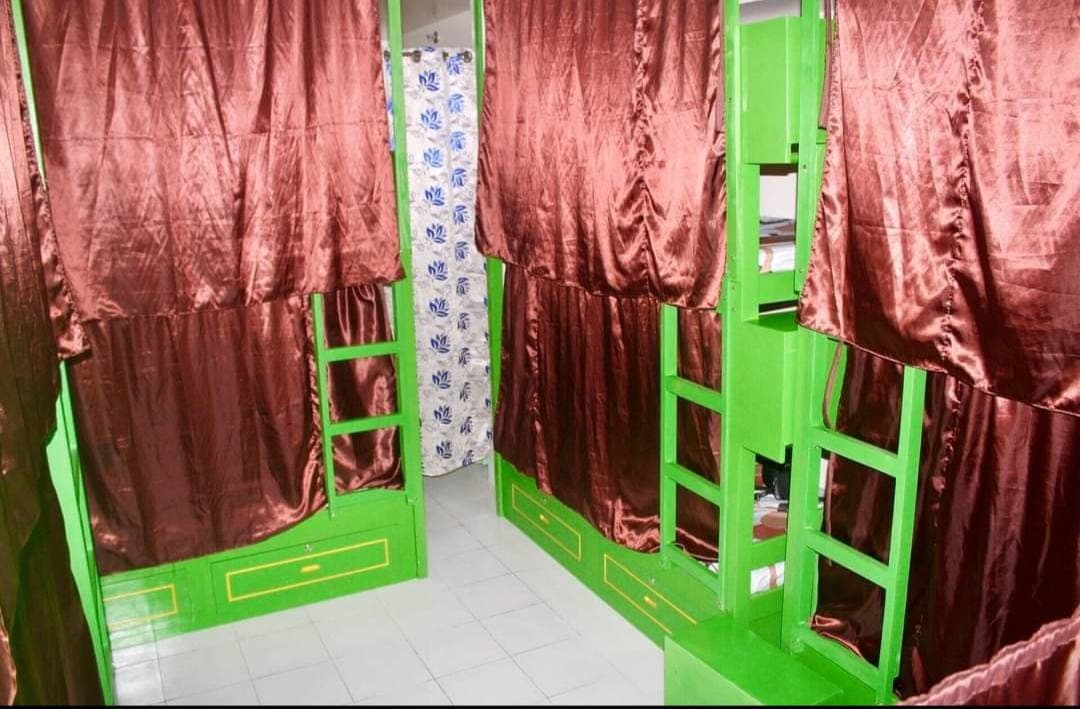 Male bed space - photo 2