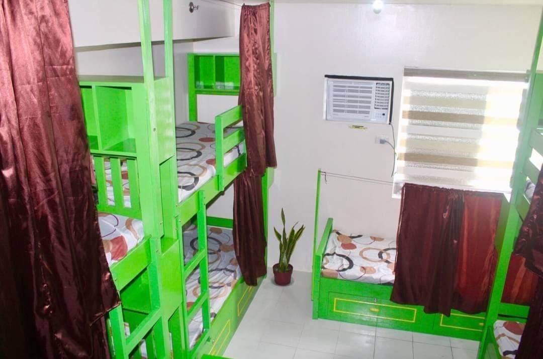 Male bed space - photo 1