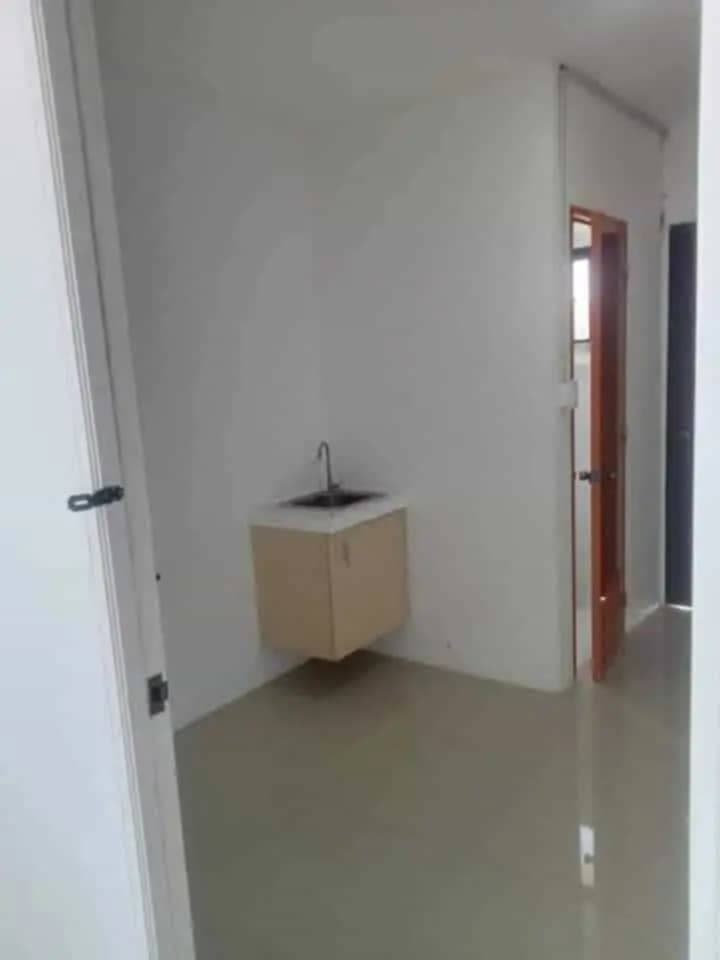 🏠 Las Pinas Room for Rent walking Distance Savemore Along Marcos Alvarez & Las Pinas Medical Center!🏠 - photo 3