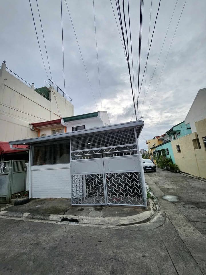 CORNER HOUSE FOR RENT! - photo 1
