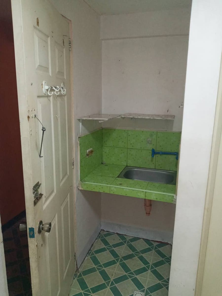 FOR RENT in front of SM Center Las Piñas - photo 3
