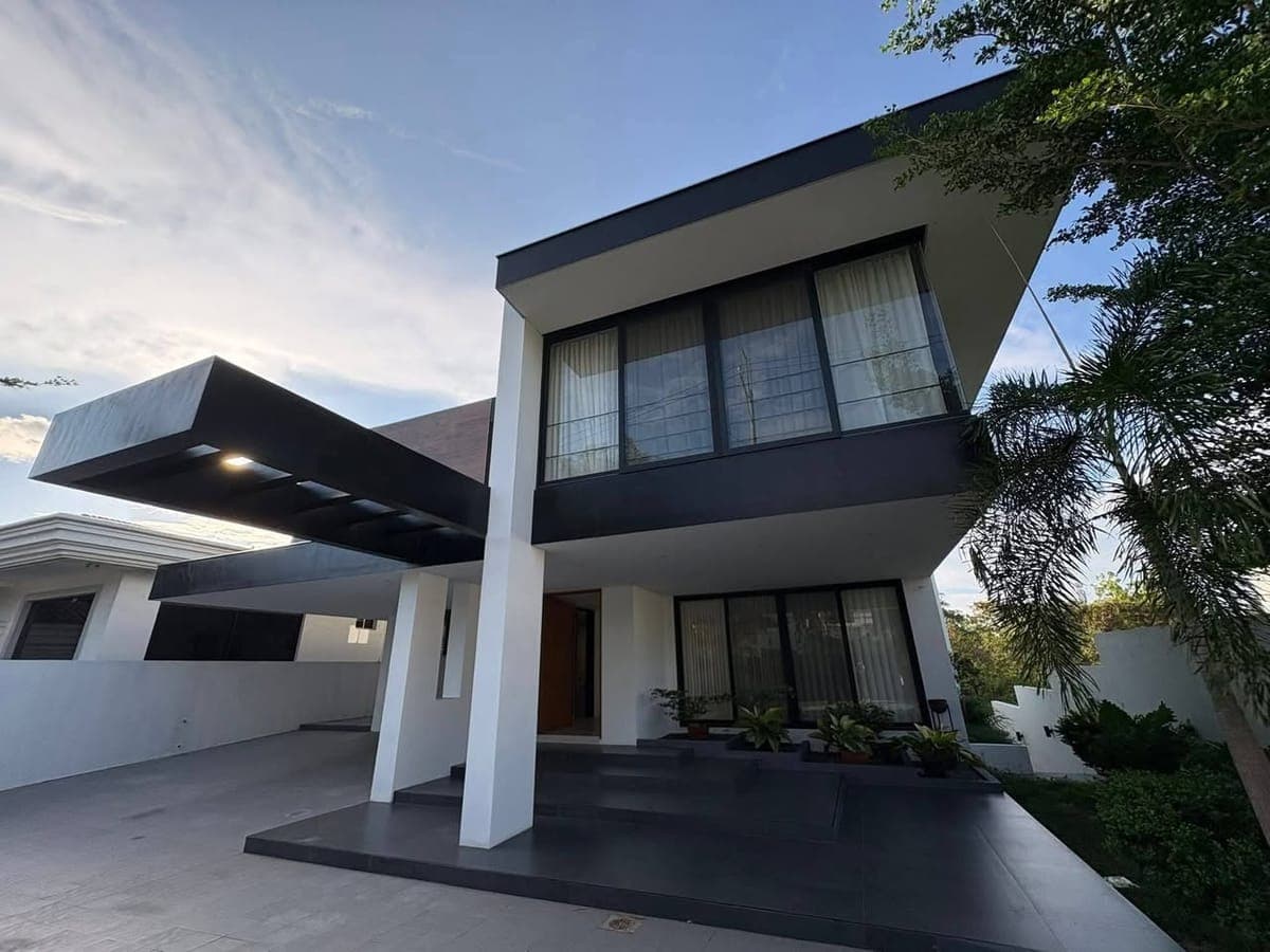 🏡 Modern House for Rent in Ayala Alabang Village - photo 1