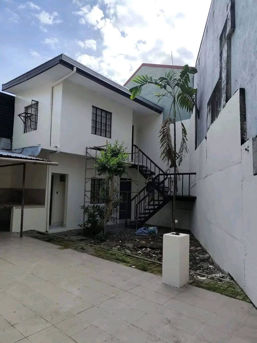 FOR RENT !! 350 Sqm. - photo 1