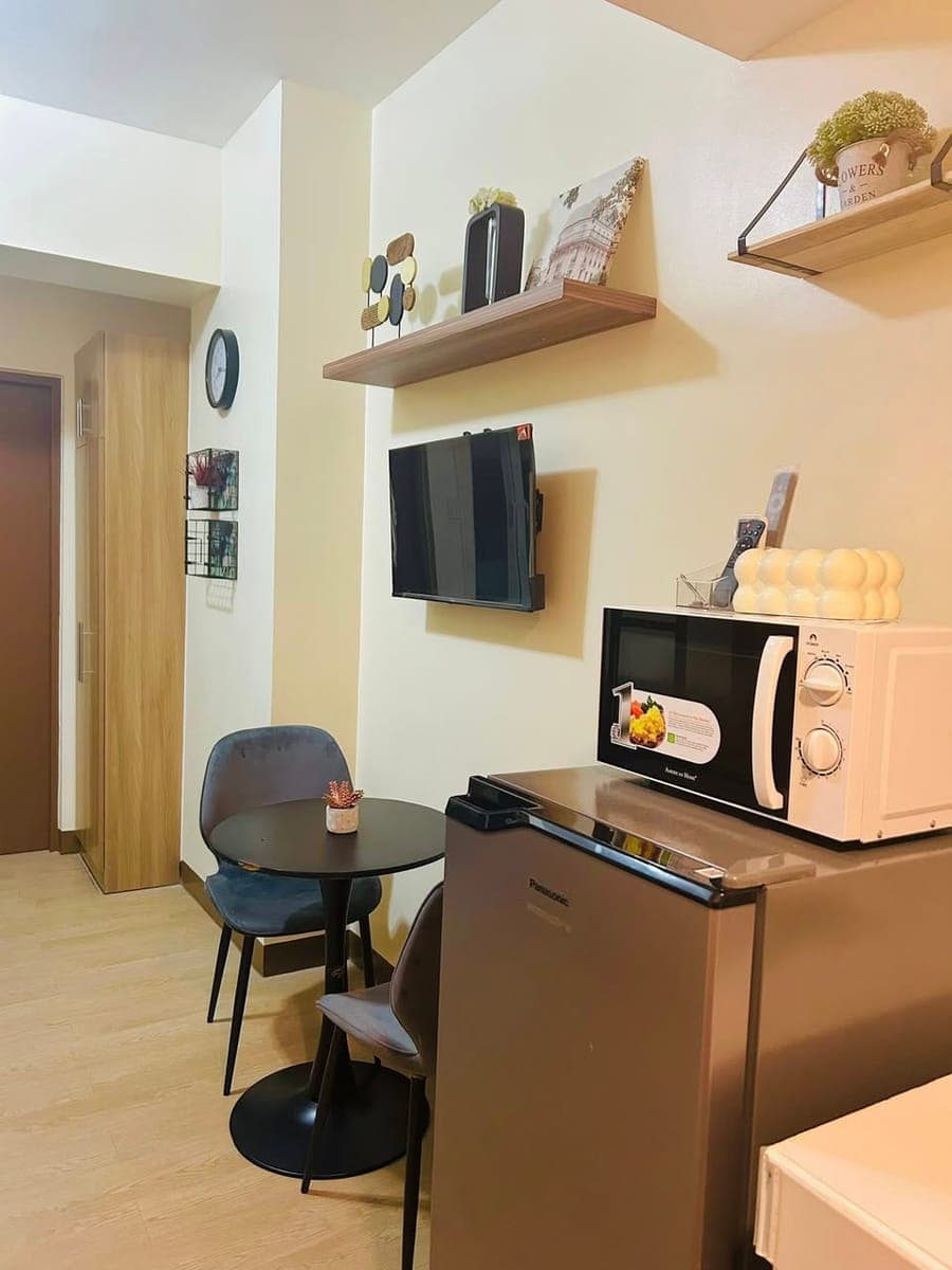FOR LEASE: FULLY FURNISHED STUDIO CONDO UNIT - photo 2