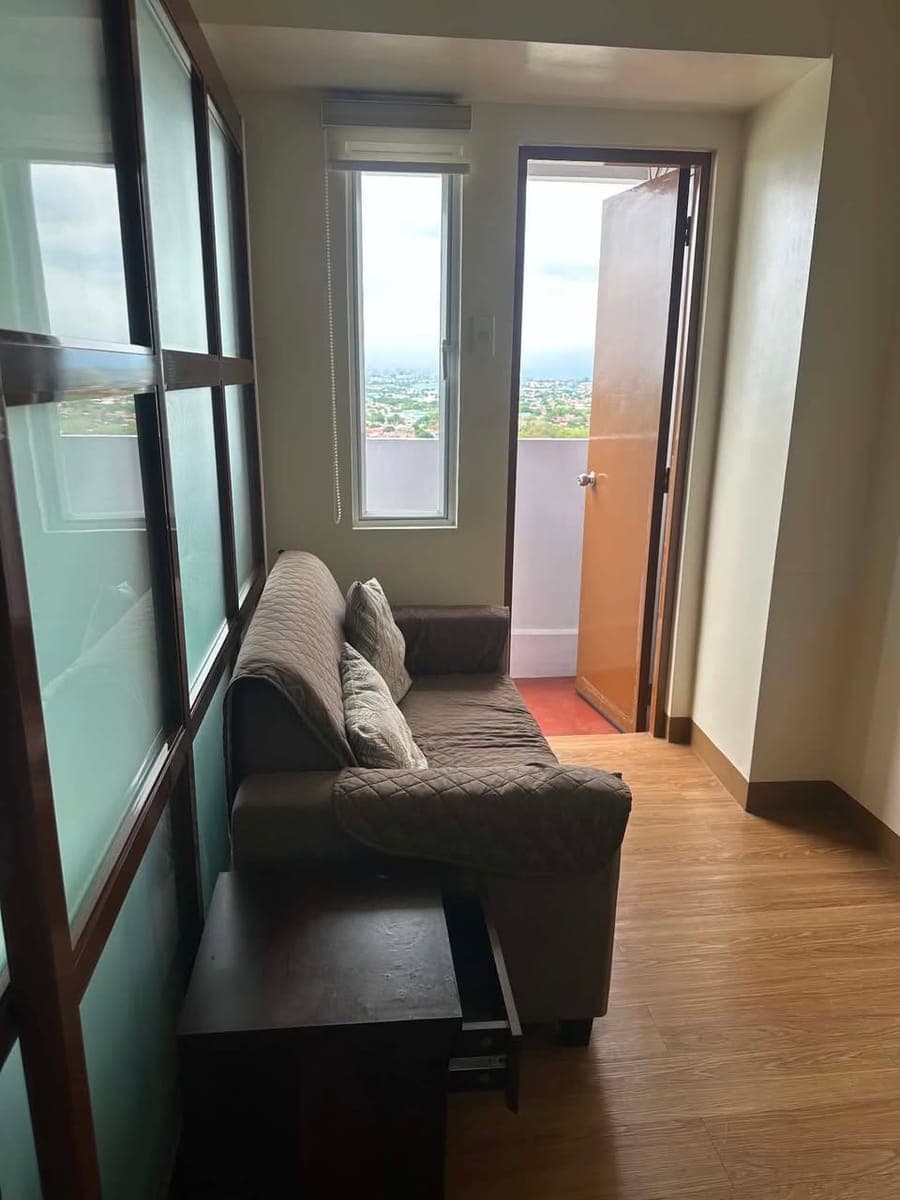 ONE-BEDROOM CONDO UNIT FOR RENT - photo 1