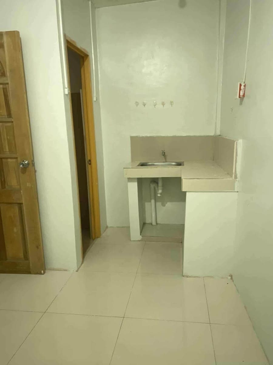 Studio Room for Rent max of 2 persons allowed (no pets). SAME DAY MOVE IN ALLOWED! - photo 1