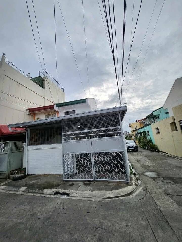 House for rent villa Celina townhomes pulang lupa dos las pinas city - photo 1