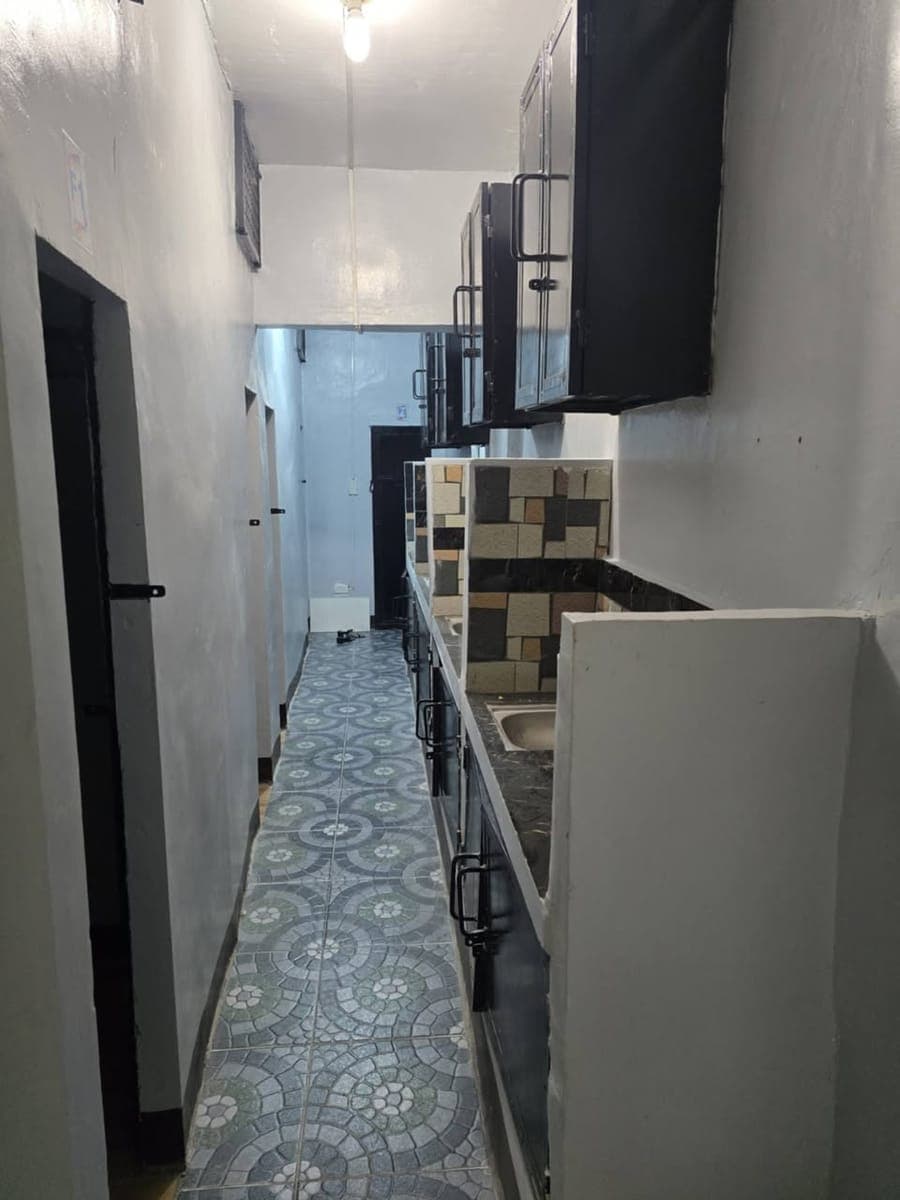 ROOM FOR RENT (NEWLY RENOVATED) - photo 1
