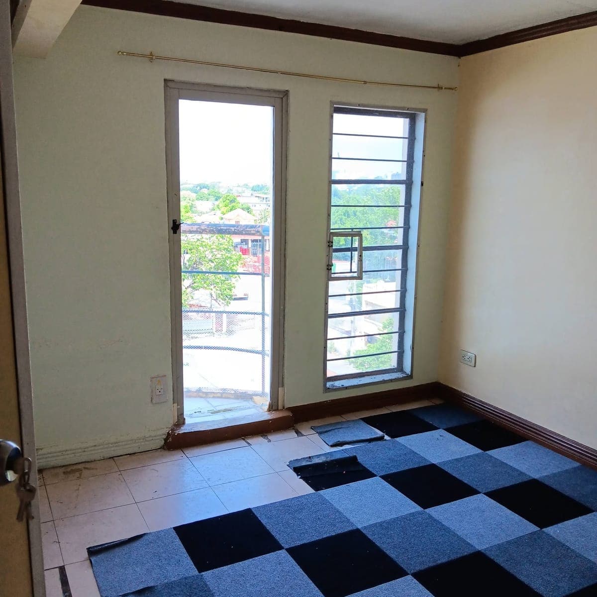 For Rent: 2 storey Condo unit with own Parking Slot  in Madison Manor, Las Pinas:  2 bedrooms, 1 toi... - photo 3