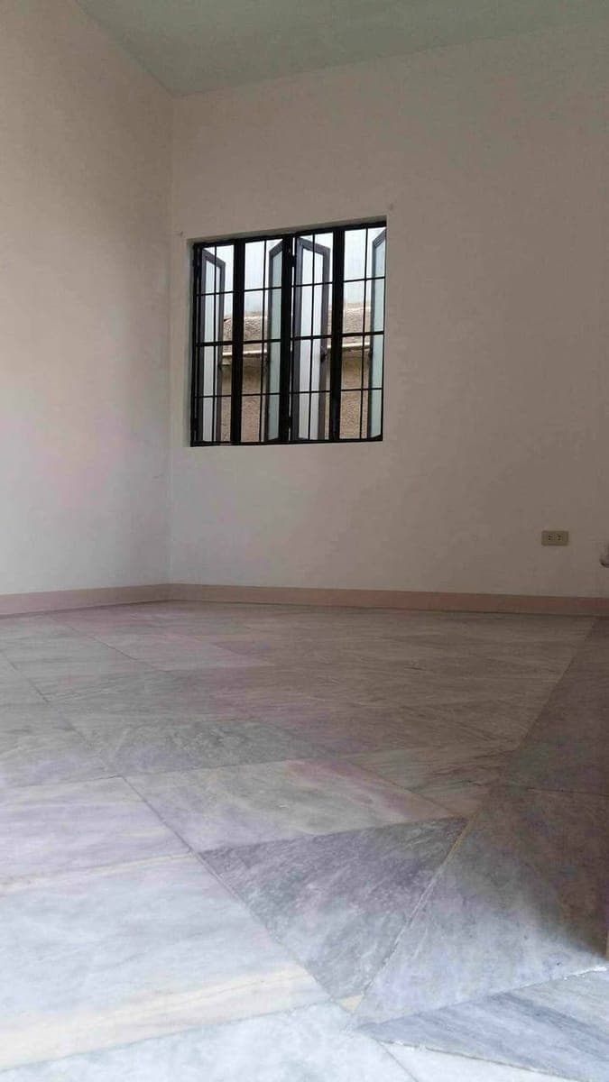 FOR RENT: Fixed 9800/mo.,  FREE Maynilad water , FREE  cable Tv, 3mins.walk from Zap.-Alabang road, no tricycle needed. - photo 4