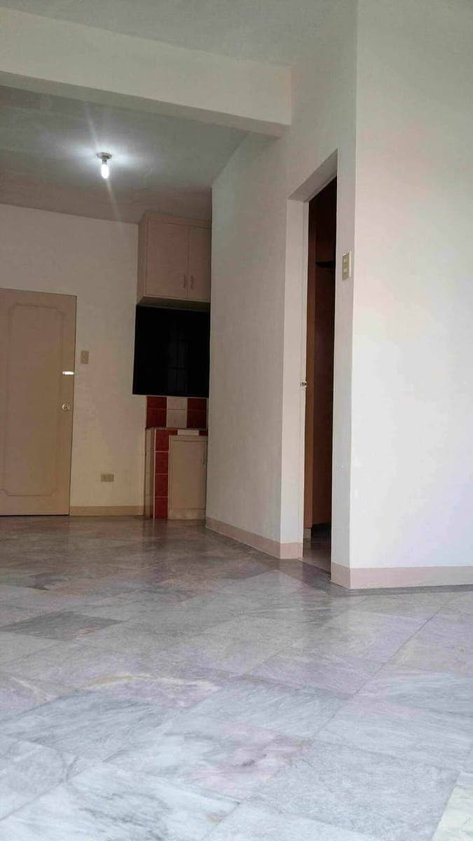 FOR RENT: Fixed 9800/mo.,  FREE Maynilad water , FREE  cable Tv, 3mins.walk from Zap.-Alabang road, no tricycle needed. - photo 5