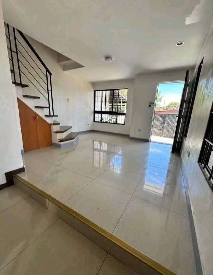 TOWNHOUSE (Corner Lot) FOR RENT - photo 2