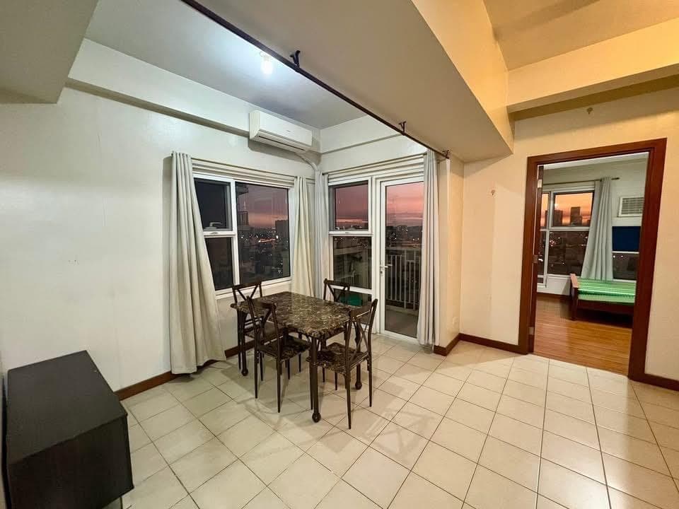 For Rent Paseo de Roces 1BR with Balcony. 23k per month. Beautiful South superhighway/Skyway View. C... - photo 3