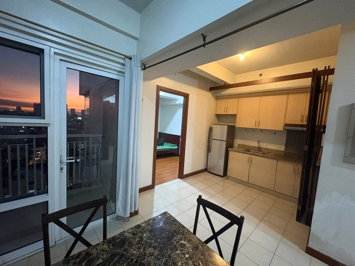 For Rent Paseo de Roces 1BR with Balcony. 23k per month. Beautiful South superhighway/Skyway View. C... - photo 4