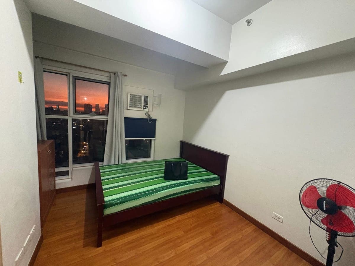 For Rent Paseo de Roces 1BR with Balcony. 23k per month. Beautiful South superhighway/Skyway View. C... - photo 7