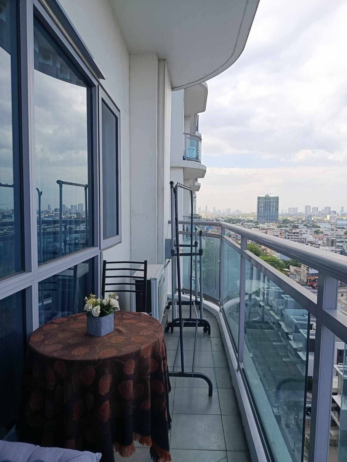 🏙️ Wake up to the Stunning Rockwell Bridge View. - photo 2