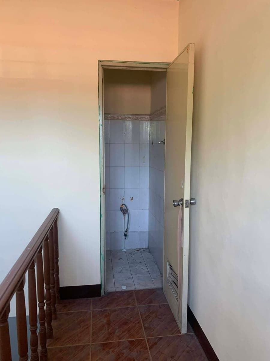 FOR RENT 5 ROOMS, VERGONVILLE SUBD. PULANGLUPA 2 LAS PINAS. SCHEDULE FOR VIEWING. PM po or viber 09569547122 senia - photo 5