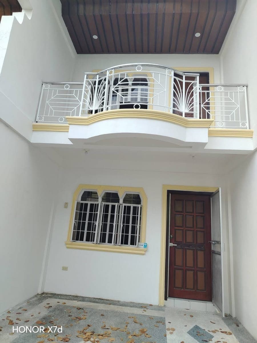 NEWLY RENOVATED TOWNHOUSE - photo 1