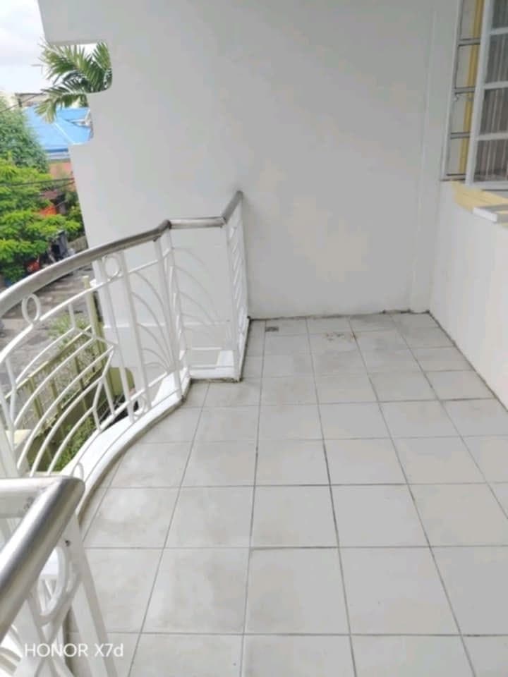 NEWLY RENOVATED TOWNHOUSE - photo 2