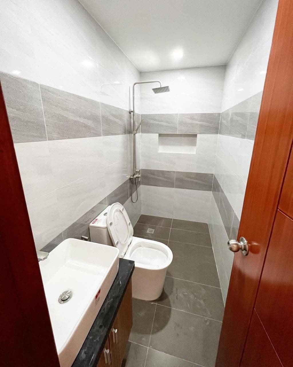 For Lease or Sale: 3-Storey Triplex House in Makati City - photo 16