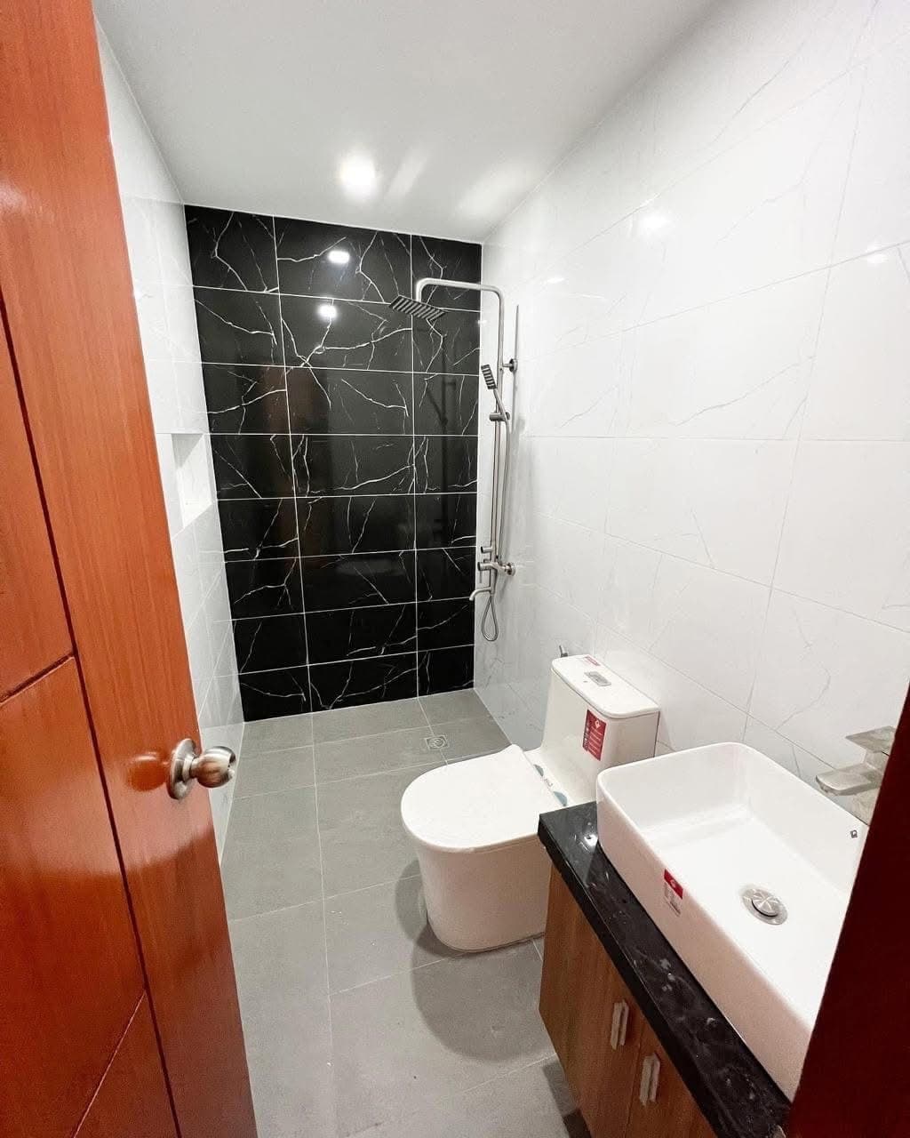 For Lease or Sale: 3-Storey Triplex House in Makati City - photo 20