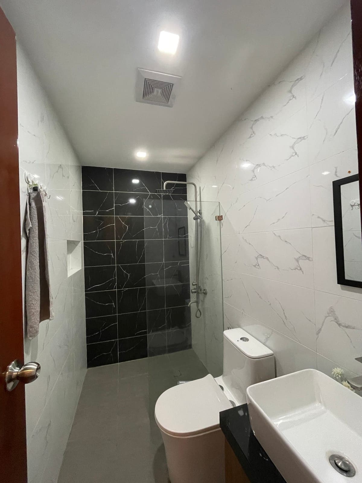 For Lease or Sale: 3-Storey Triplex House in Makati City - photo 4