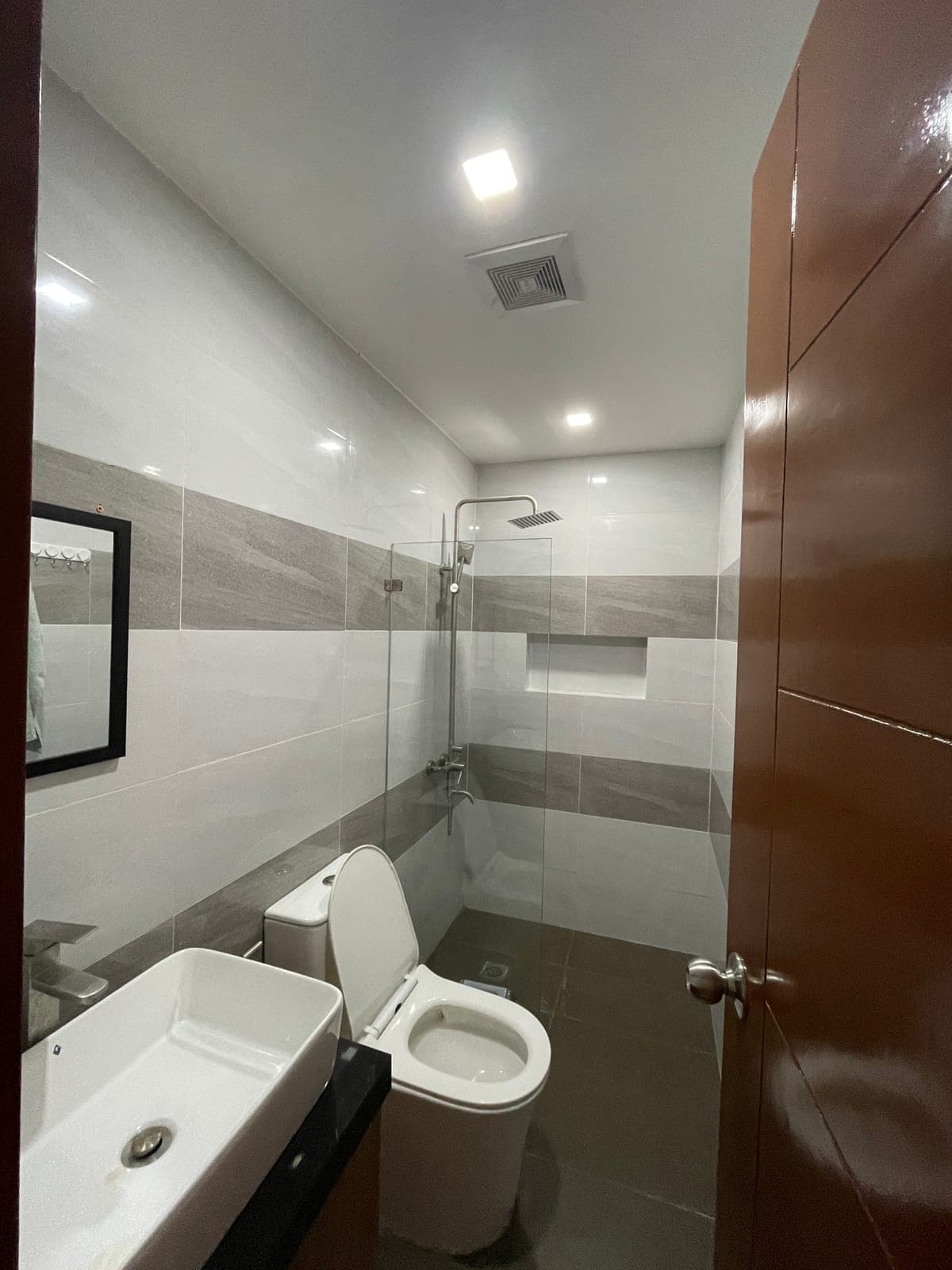 For Lease or Sale: 3-Storey Triplex House in Makati City - photo 7