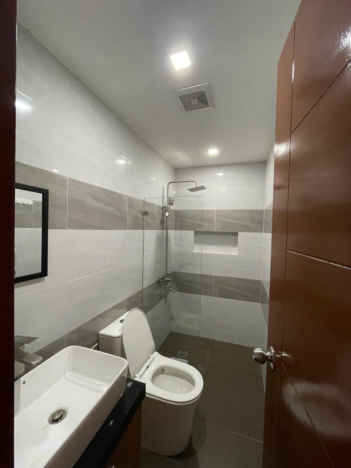 For Lease or Sale: 3-Storey Triplex House in Makati City - photo 9