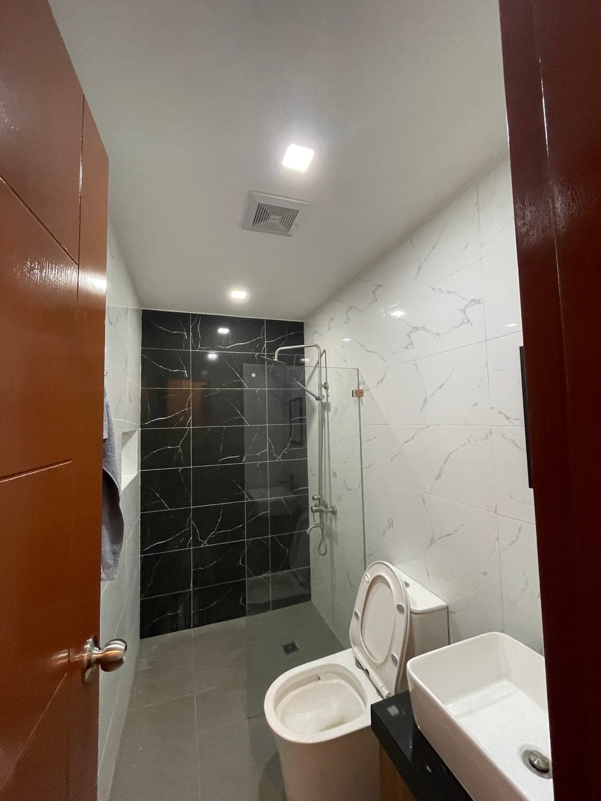 For Lease or Sale: 3-Storey Triplex House in Makati City - photo 10