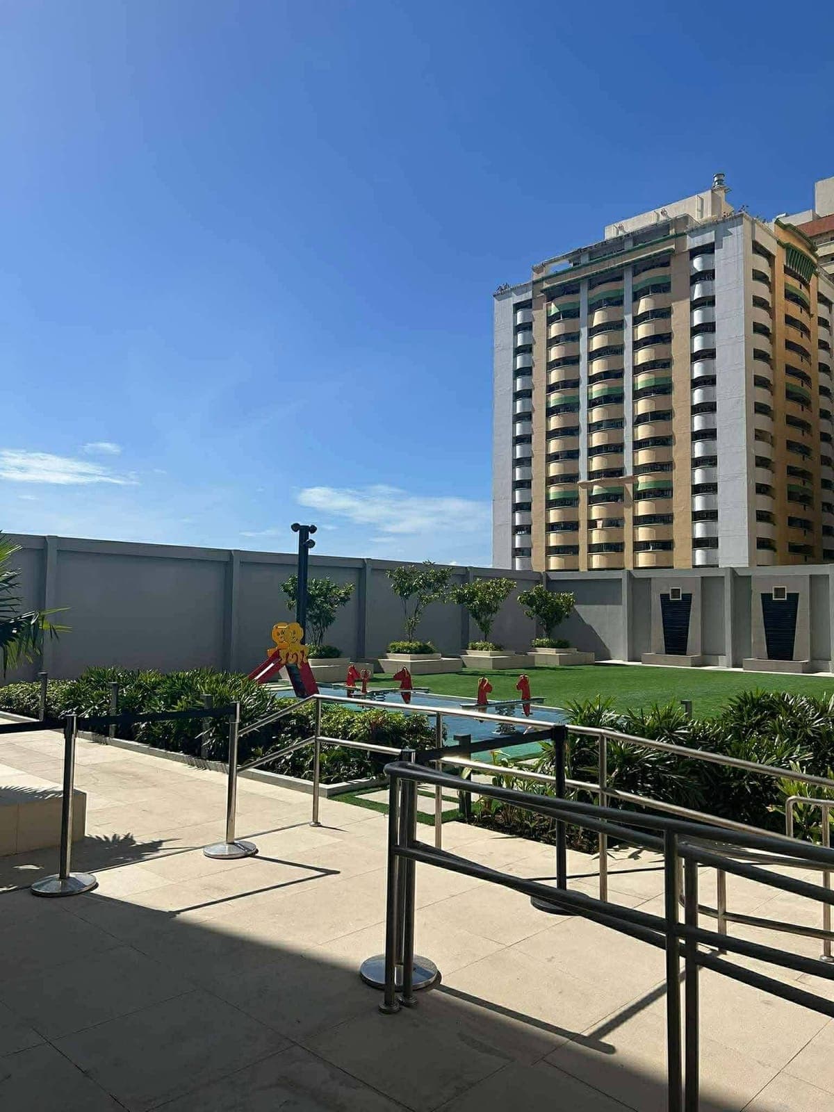 Female Condo Sharing / Bedspace - photo 2