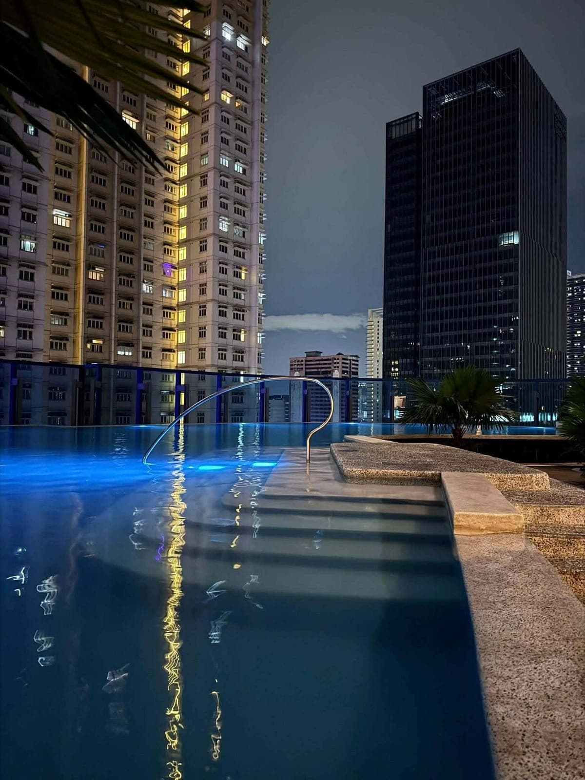 Female Condo Sharing / Bedspace - photo 5