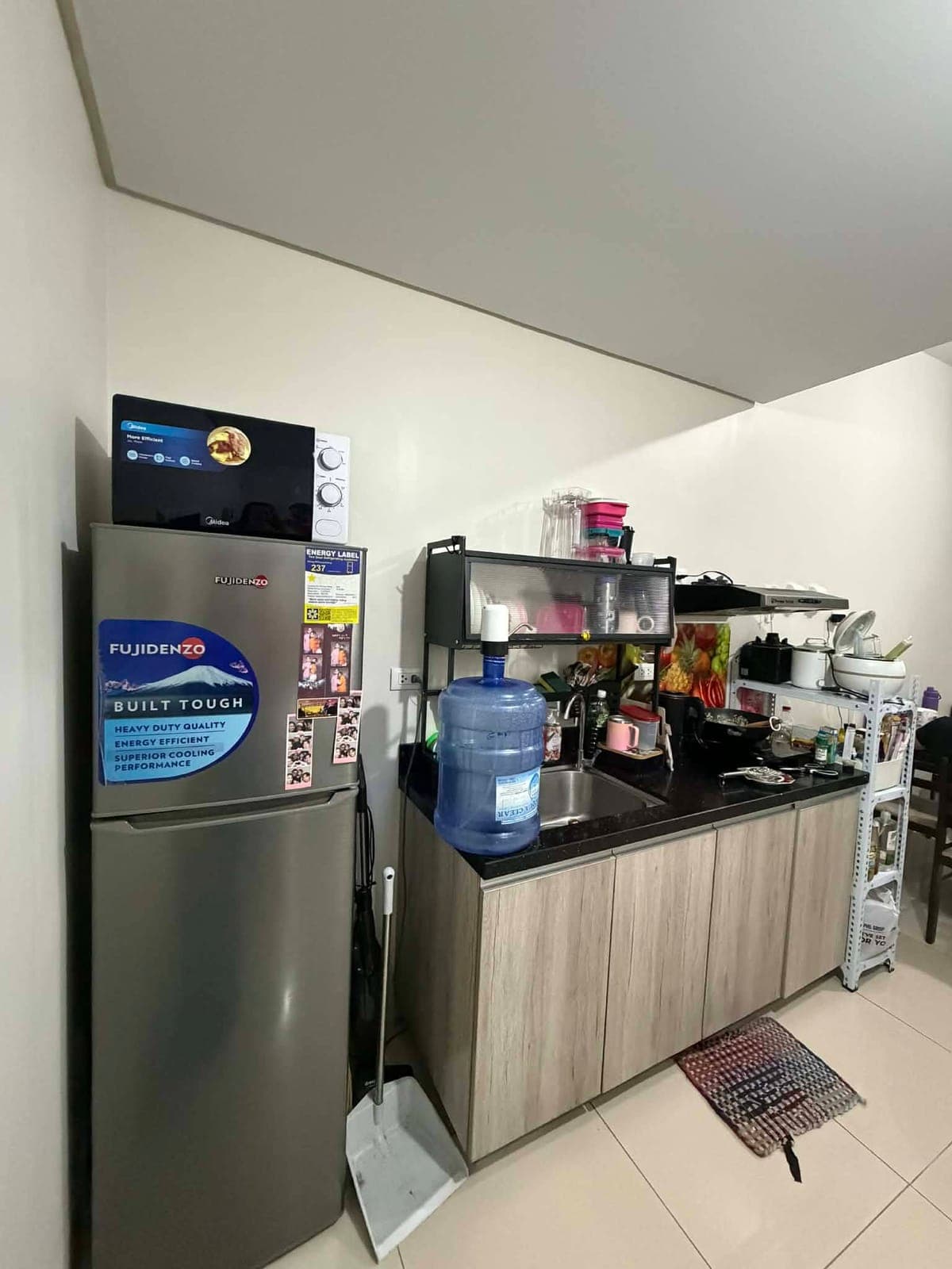 Female Condo Sharing / Bedspace - photo 9