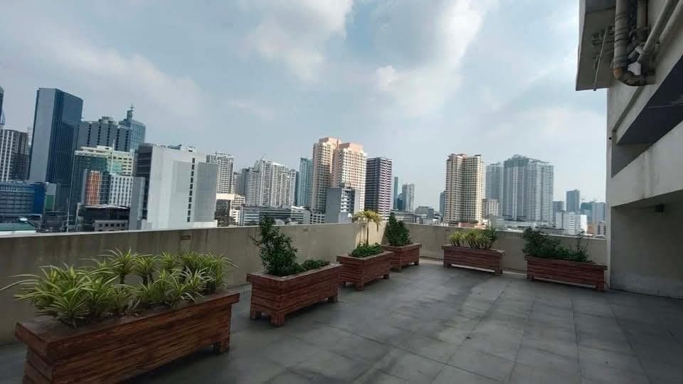 FEMALE CONDO SHARING, VICTORIA DE MAKATI | FULLY FURNISHED 2 STOREY UNIT - photo 2