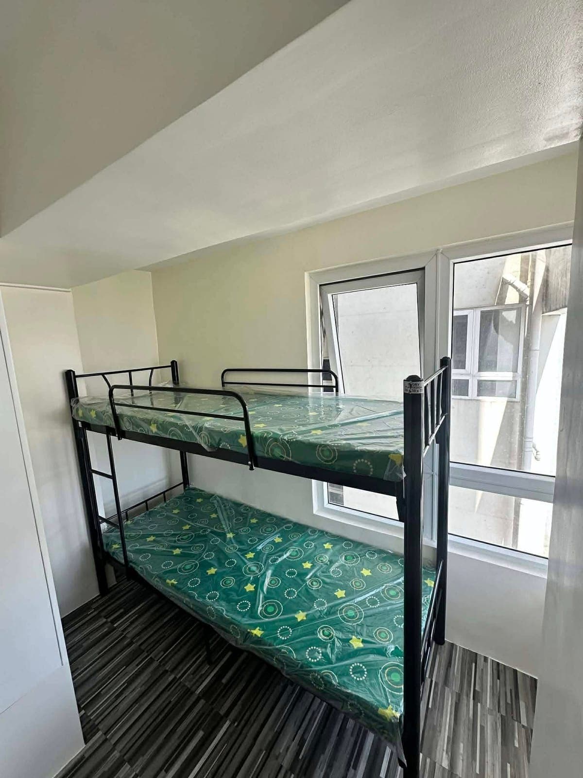 FEMALE CONDO SHARING, VICTORIA DE MAKATI | FULLY FURNISHED 2 STOREY UNIT - photo 9