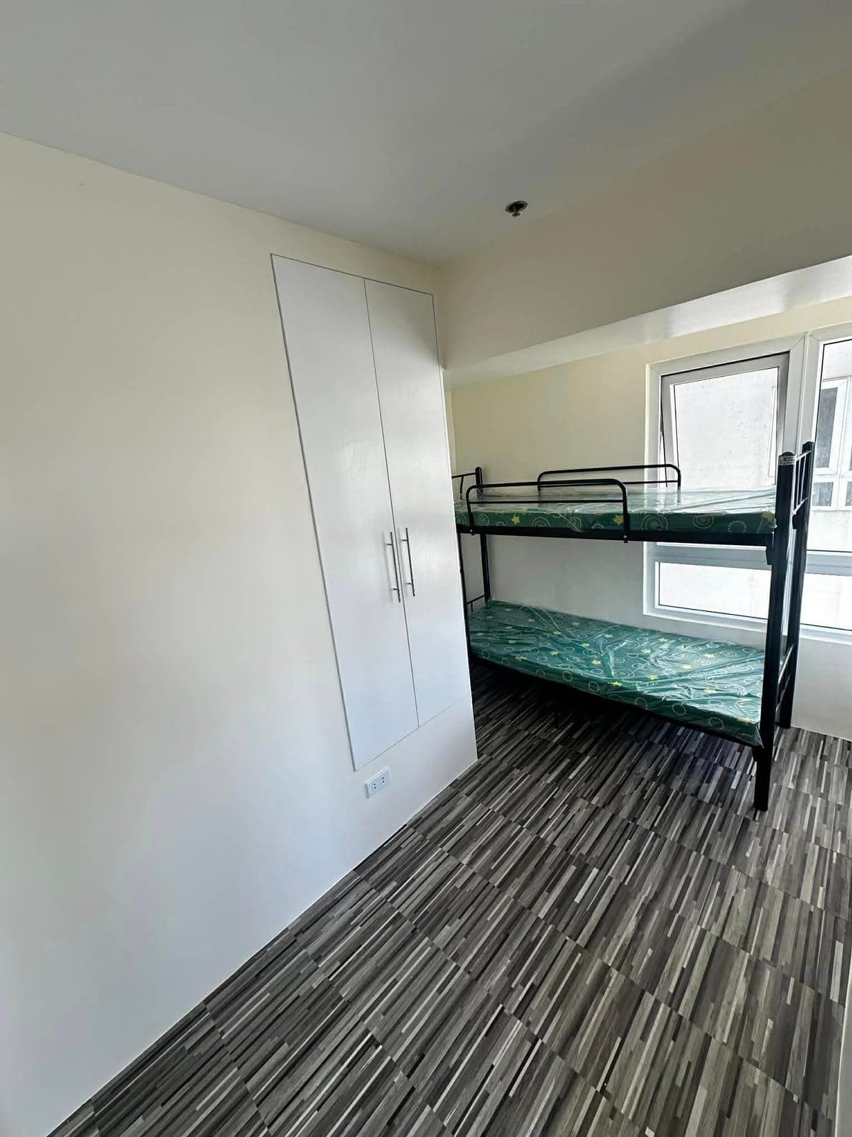 FEMALE CONDO SHARING, VICTORIA DE MAKATI | FULLY FURNISHED 2 STOREY UNIT - photo 10