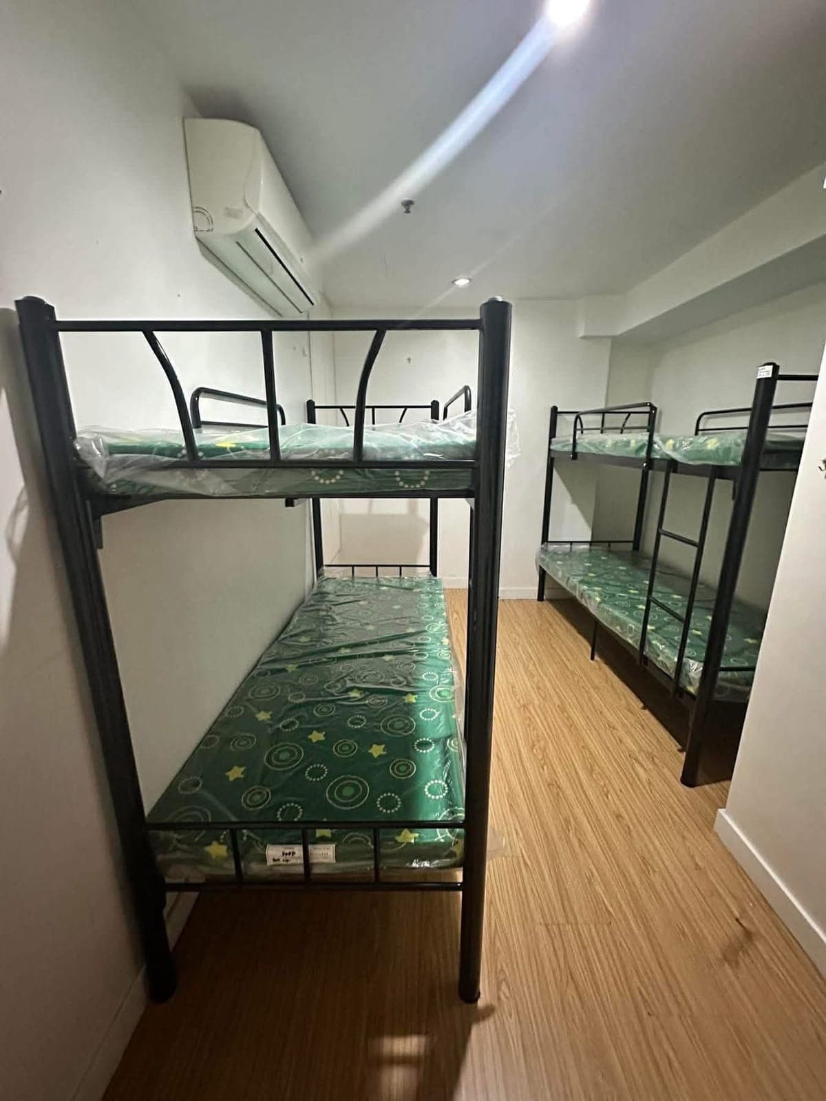 FEMALE CONDO SHARING, VICTORIA DE MAKATI, FULLY FURNISHED 2 STOREY UNIT - photo 8