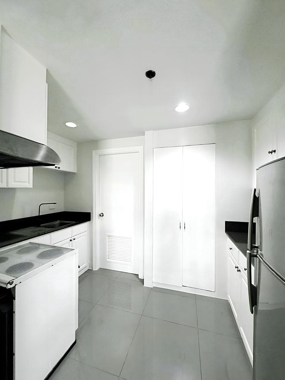 3 bedroom Condo for lease in Makati - photo 1
