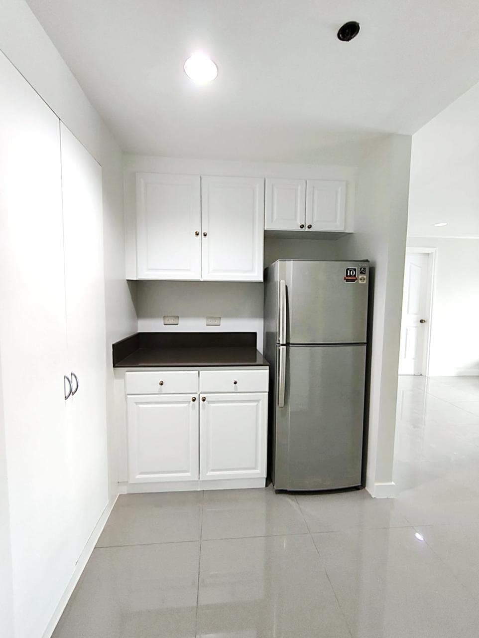 3 bedroom Condo for lease in Makati - photo 2