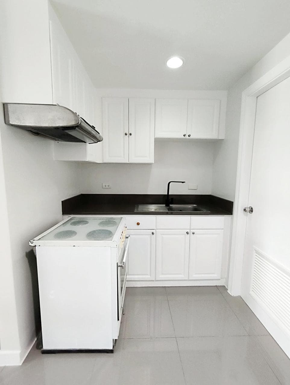 3 bedroom Condo for lease in Makati - photo 3