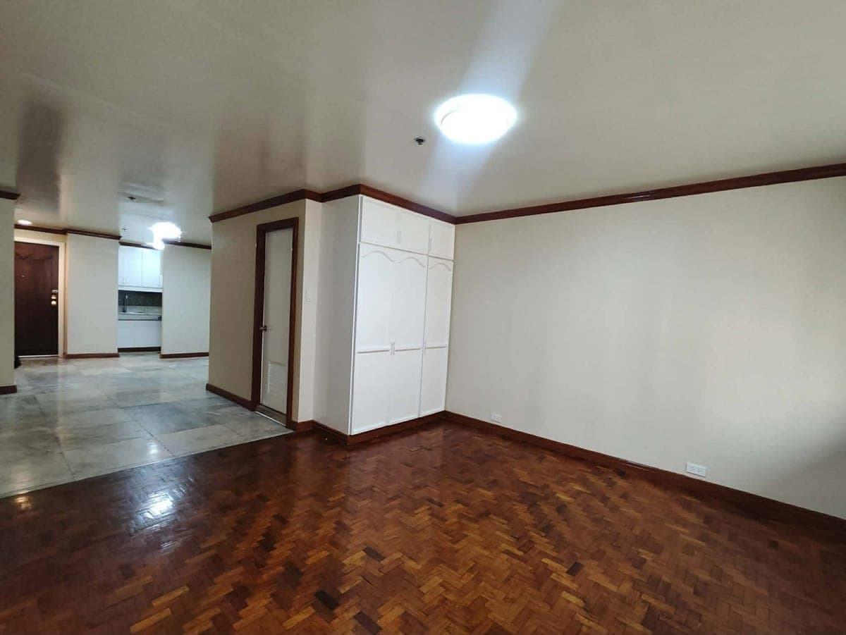 🏢 Spacious Studio Unit 55sqm w/Parking FOR RENT. - photo 1