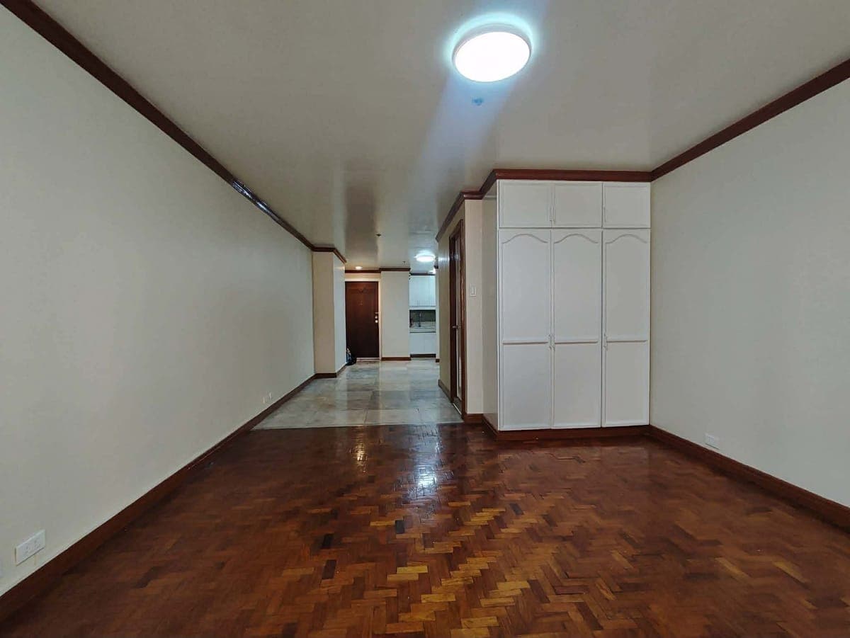 🏢 Spacious Studio Unit 55sqm w/Parking FOR RENT. - photo 3