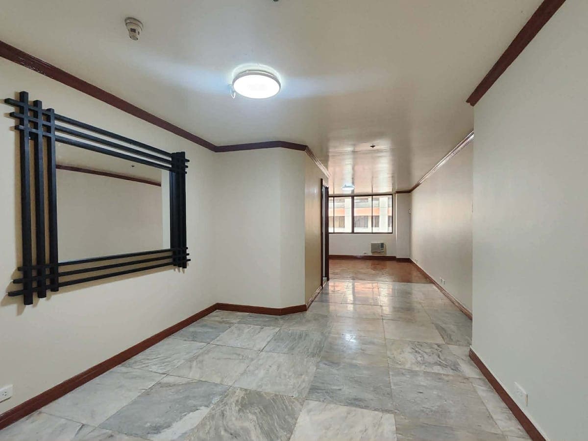 🏢 Spacious Studio Unit 55sqm w/Parking FOR RENT. - photo 6