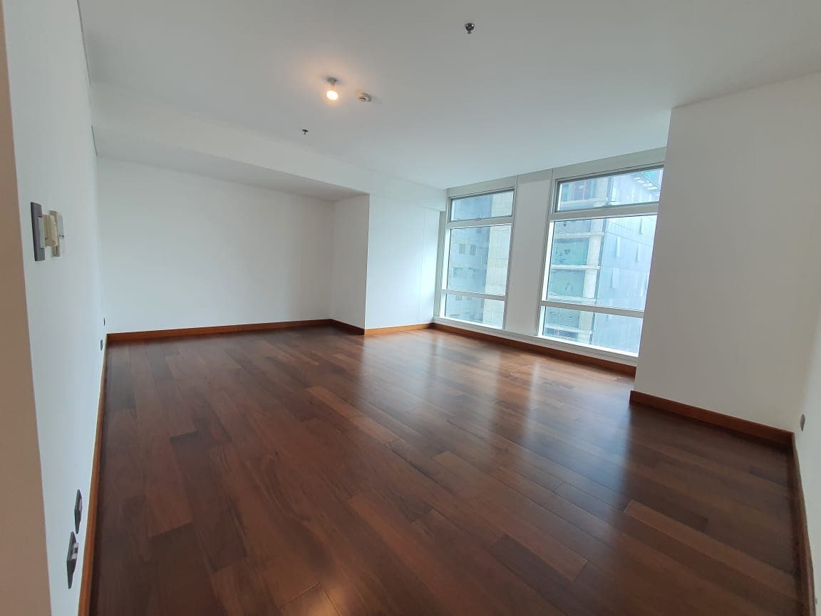 FOR LEASE: 3BR Unit at Two Roxas Triangle Makati City - photo 4