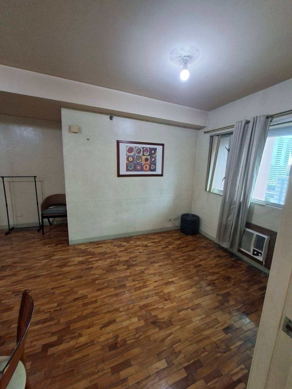 Makati condo 1bedroom big cut 45 sqm Unfurnished unit - photo 1