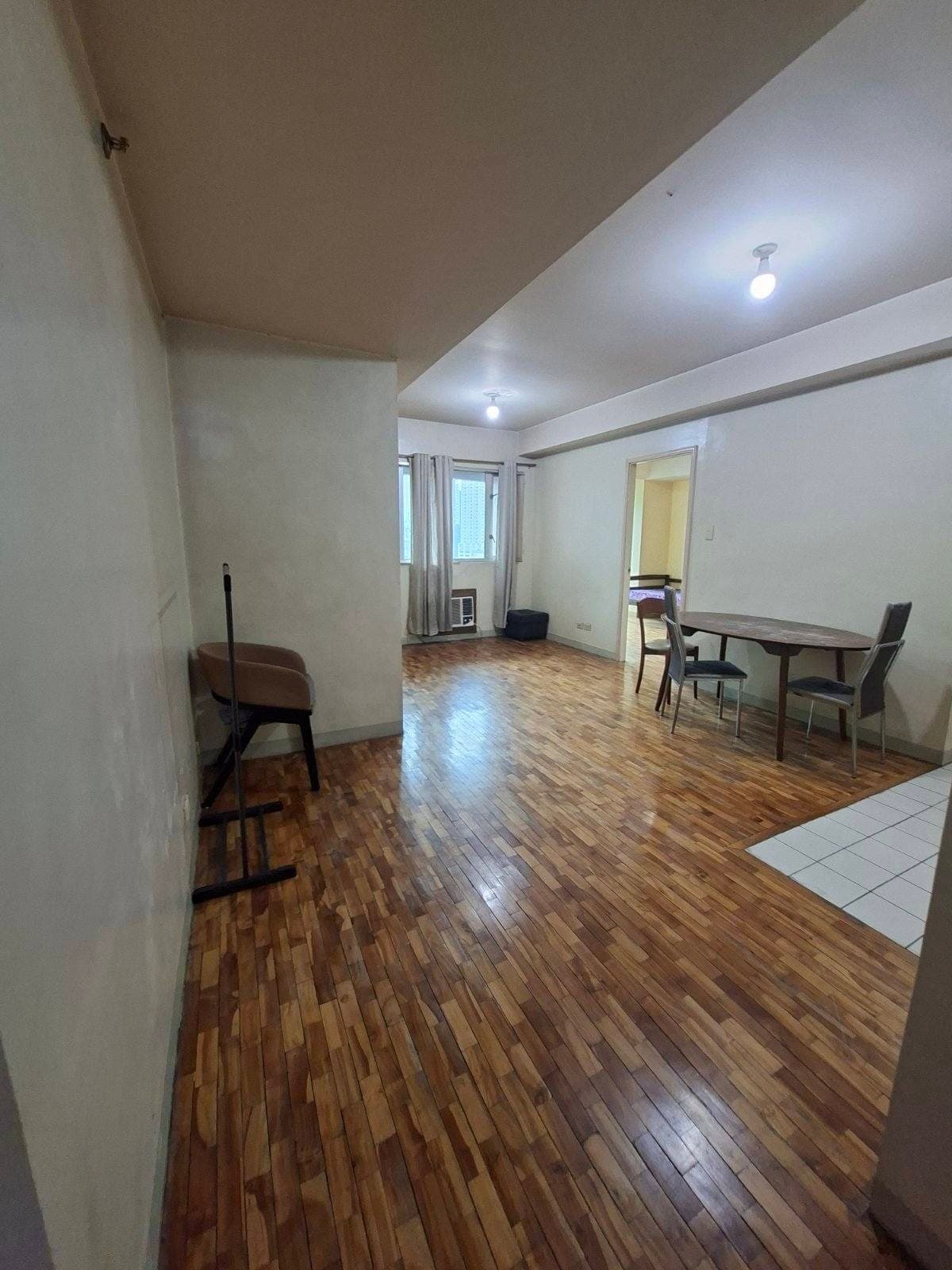 Makati condo 1bedroom big cut 45 sqm Unfurnished unit - photo 2