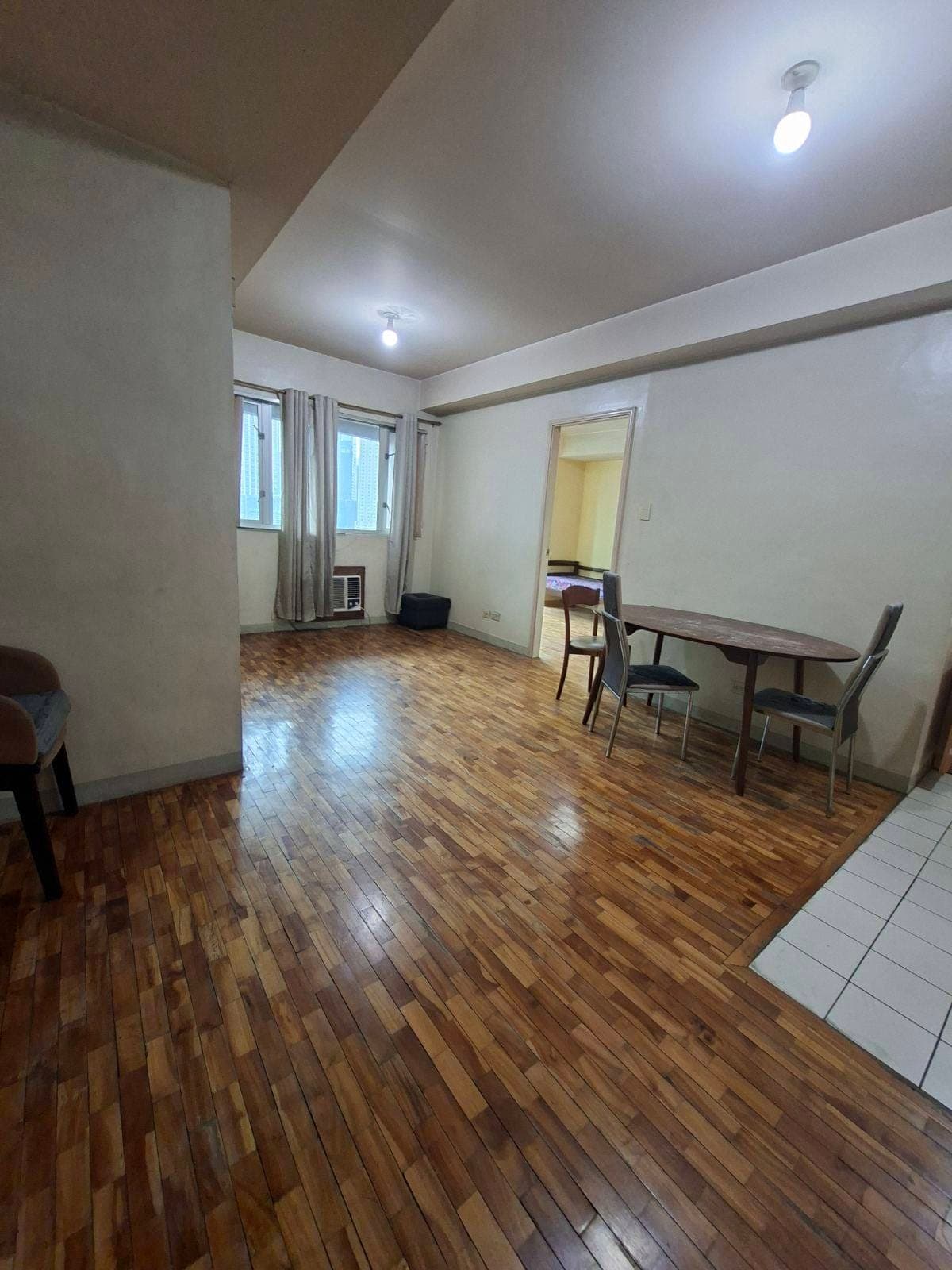 Makati condo 1bedroom big cut 45 sqm Unfurnished unit - photo 3