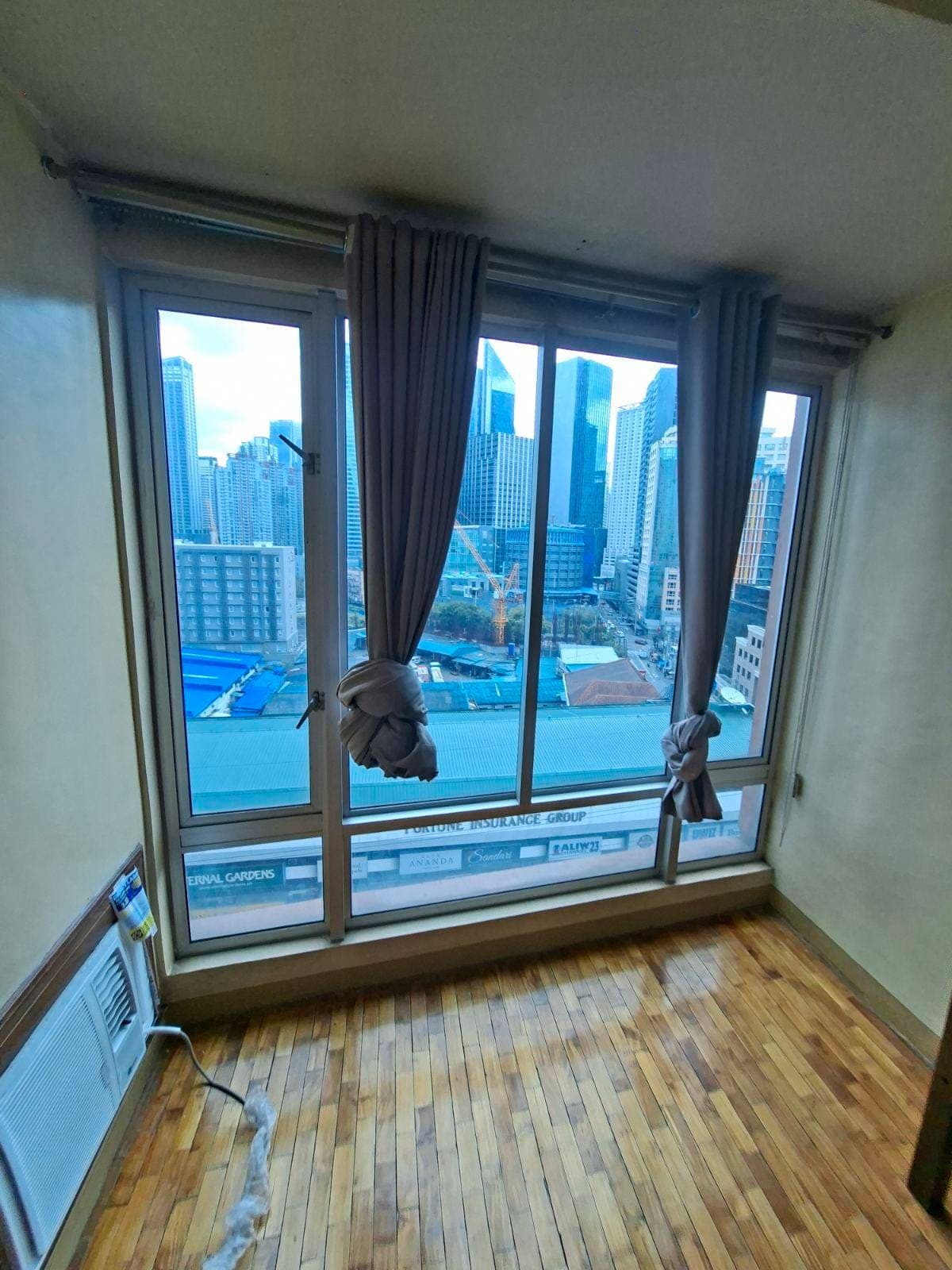 Makati condo 1bedroom big cut 45 sqm Unfurnished unit - photo 4